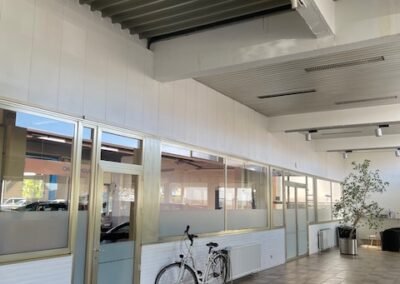 Binnenschilderwerken bij Garage Philips in Klei, Opwijk met strak geschilderde muren, plafonds en een verzorgde afwerking.